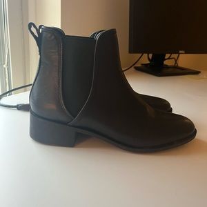Steve Madden black leather Chelsea boots